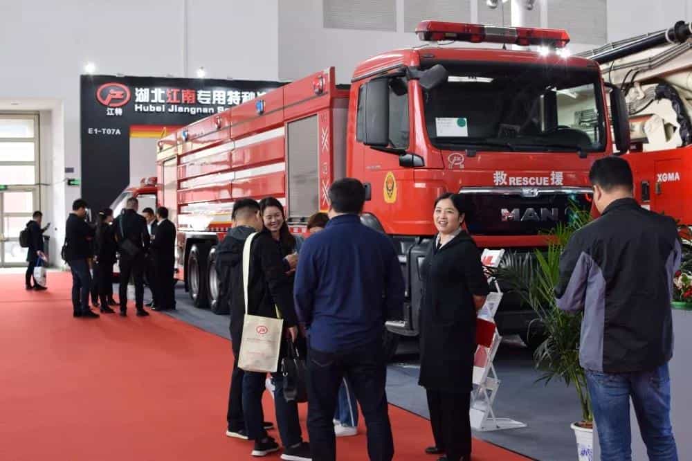 湖北江南汽車攜德國曼大流量壓縮空氣泡沫消防車及國六?新品亮相北京國際消防展！